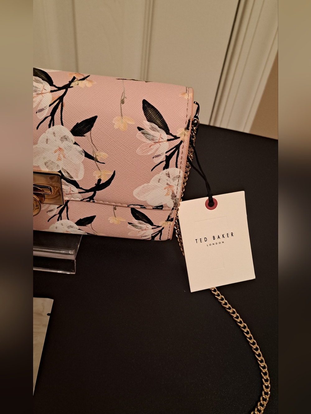 Ted Baker Pink Floral Chain Shoulder Bag w/Gold Hardware NWT and Queen charm. - Picture 3 of 10